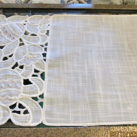 Secret Celebrity Easter Table Runner Easter Egg Embroidered 14 X 72 NWT - Picture 2 of 9